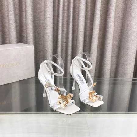 Jimmy Choo 吉米周春夏新款金属花卉高跟凉鞋 配以现代感滴跟，升级打造摩登鞋履。哑光缎面材质，意大利制作，鞋身夺目点缀水晶饰闪亮金色金属花卉，搭配9.5 - 点击图像关闭