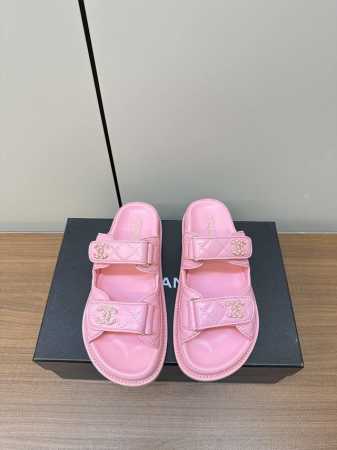 Chanel 2024ss小香沙滩凉鞋 顶级专柜品质 每年必入的经典款之一！最新出双C金属扣搭配设计 更加彰显和品味～所有材质都根据原版定制！购入正品开发。万能 - 点击图像关闭