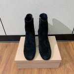Gianvit* Ross* 粗跟短靴。精致的鞋楦，款式时尚。女人味十足。非常值得推荐给你们 材质：羊京，羊皮内里及垫脚，真皮大底。跟高6cm 码数：35-39