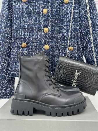厂价布面 皮面 Balenciaga｜巴黎世家经典 秋冬厚底情侣款马丁靴靴 网红最爱款 也是搭配利器 上脚小腿非常显瘦又显腿长 鞋面采用开边珠牛皮 小牛皮 内里 - 点击图像关闭