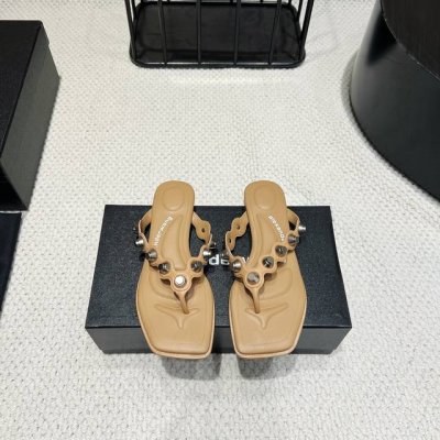 出厂: 独家顶级版本 A*Lexander~ Wang亚力山大 王2025Vs最新爆款凉拖系列 方头柳钉凉拖 凹凸感带按摩的鞋垫配上注胶 Logo 搭配最潮方头