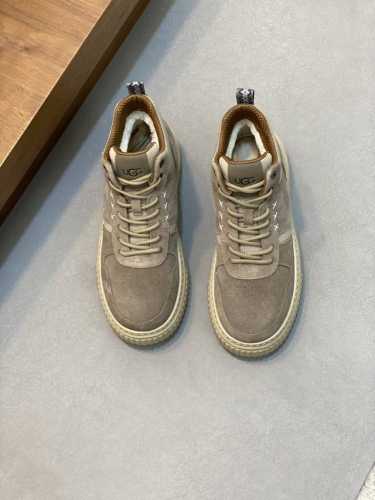 UGG P: Size：39-44 UGG系带厚底运动男鞋. 时尚感十足 休闲百搭 磨砂鞋面高级又不显老气 鞋面防水防油污时尚好打理 内里羊皮毛一体 舒适保暖