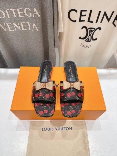 高版本出厂 Louis Vuitton Ss25 New Arrival Lv驴牌春夏新品系列平底拖鞋 简约精致 高级感满满 尽显优雅气质 上脚超好看 拉满了夏