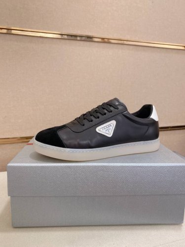 工厂p价 高版本 高品质新款prada 普拉达 专柜同步上市 新款男鞋 面料精选头层牛皮 纯手工艺制作而成 内里:全牛皮内里 高端气垫开模防滑橡胶大底 精美线条