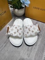 橙子出厂价p louis Vuitton 路易威登 Lv新配色 休闲魔术贴拖鞋 平底凉拖 情侣款 专柜同步更新 鞋面采用独一无二的驴家独特面料 面料轻盈透气 超