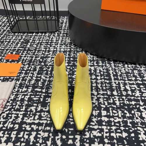 独家顶级版本 HERME*H家24vs秋冬新款靴子系列 爱马仕 HERMES 扣带修身瘦腿尖头中跟短靴... 这双靴子应该是爱马仕“平替”了纽约博主的超
