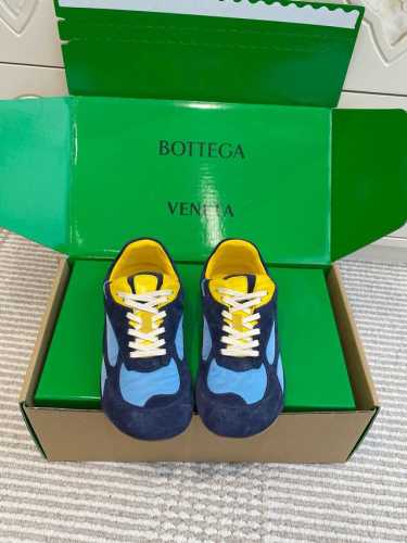 批女 男 原版盒包装 代购级Bottega Veneta Bv 情侣火爆新款运动鞋休闲鞋徳训鞋 bv 90年代复古风格为灵感 鞋面选用麂皮+防水布面料 呼应品牌