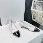 高品质出厂380！顶级品质Ferragamo菲拉格慕25春夏新款五金扣猫跟单鞋！ 最新麻花五金扣搭配利落年轻的设计！舒适百搭的同时也具备出色的耐用性！融合了时尚