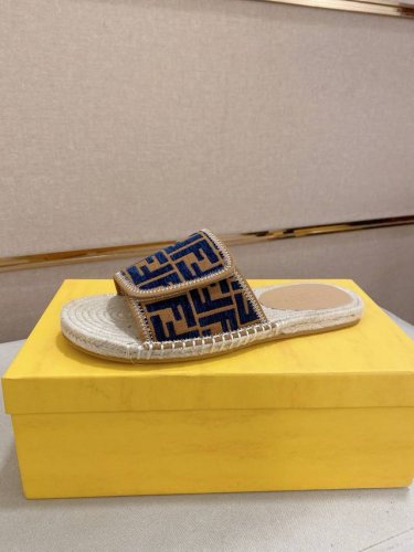 工厂P价P： Fendi~芬迪拖鞋 男鞋高端品牌 官网1:1最新力作：原版开模定制，面料釆用进口原版材料制作，升级版大底，更轻便，防滑。市场顶级品质，简单不失品