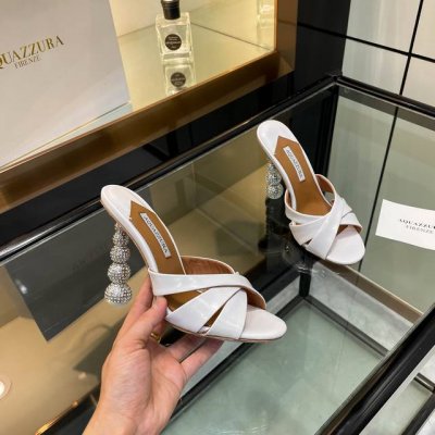 Aquazzura 2024新款拖鞋 代购品质！！！原版开发的水钻高跟拖鞋，是走秀场上的璀璨明珠。水钻熠熠生辉，如同繁星坠落人间。原版开发的独特设计，彰显着与众