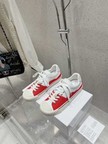 MaisonMargiela MM6 马吉拉 破旧风德训鞋 休闲运动鞋 原版购入开发 做货 鬼才设计师品牌，一个轻奢品牌 这一款德国训练鞋延续了经典的T形真皮拼