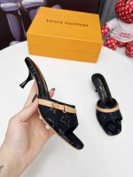 lv 路易威登 新款丹宁牛仔布小猫跟拖鞋 2025夏季女神们的夏季必备款！ 大底：真皮大底 跟高：5.5Cm 码数：35-42# 41 42码订做 不退不换