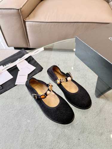 CHANEL 香奈儿 小香 Chanel 2025新款 高级手工坊系列金币玛丽珍鞋芭蕾舞鞋金币复古 vintage设计～，干练又慵懒随性 妥妥的甜酷风！金属徽章