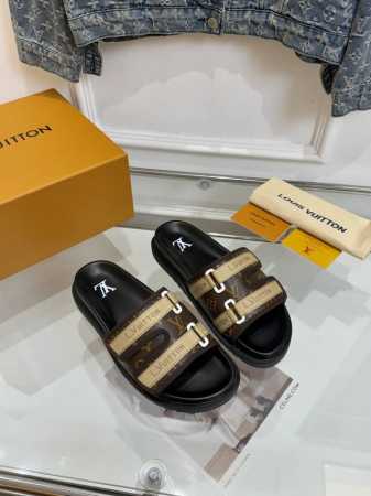 lv 路易威登 25 男款加102025春夏新品 顶级版本 专柜主打最新款Lv 拖鞋 硬货上新 Bs代购级别！高级感十足！国内外博主刷爆的一款，复古又时髦 上脚 - 点击图像关闭