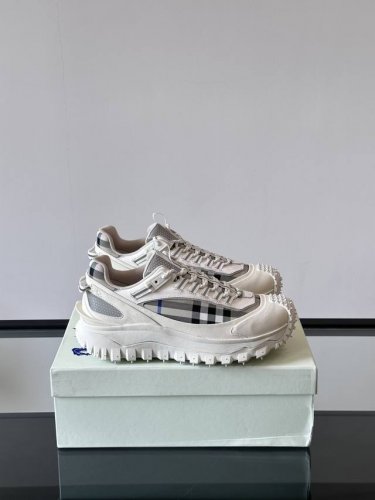 burberry 顶级 Size：39-44 38.45定做 Bur**巴宝莉户外系带运动鞋，具有舒适防滑性能，采用皮革和科技面料制成，专为户外跑步或都市漫步而