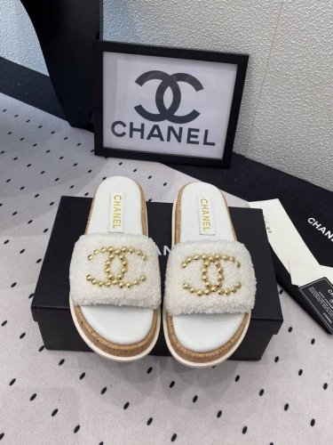 Chanel春夏新款拖鞋 小红书力推爆款拖鞋 百搭舒适时尚 耀眼夺目的双C更显大气 进口毛尼布鞋面 羊皮内里垫脚 原版开模橡胶大底 Size: 35-40 41
