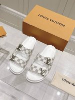 男码 Lv路易威登 驴家新品 顶级版本专柜主打最新款驴牌拖鞋 硬货上新 代购级别！高级感十足！国内外博主刷爆的一款，复古又时髦 上脚美炸了！官网主推款！ 鞋面：