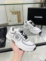 香奶奶 Chanel 休闲运动鞋，巴黎时装 Chanel 情侣款，意大利购入原版鞋1：1制作，面料：真丝莱卡3D立体电绣工艺，简约而不失高雅，透气网格内里 ，久