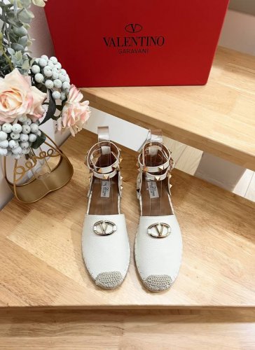 Valentino Garavani 荔枝牛皮中空渔夫鞋凉鞋 - 金属效果工艺处理铆钉装饰 - 草编鞋麻底 - 露趾凉鞋 - 平底凉鞋 - 意大利制造 -36-