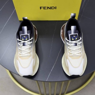出厂价Pp： 品牌：芬迪Fendi 标准码：38-44 等级：官网同款 材料：原版材料拼接 舒适透气内里 轻便耐磨运动大底 款式类别：男士时尚休闲鞋 跑步 运动