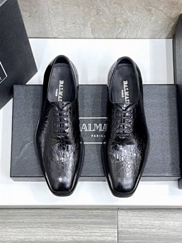 balmain 巴尔曼新款男士皮鞋 面料采用进口原版牛皮 车缝线工艺打造 全进口胎牛皮 看得见的质感 重工车线 标配Logo牛皮垫脚 大牌体验 上脚柔软舒适 男