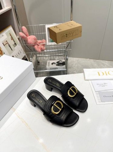 工厂p价 女装女鞋 运动原单 Dior迪奥 最新款上线 鞋面饰金属 Cd 标志突显版型 经典优雅的设计可与各式造型 非常极致完美的搭配 这个夏天不容错过的百搭单