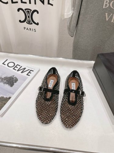 高版本出厂 独家新品 Alaia 阿莱亚25Ss 走秀款平底芭蕾舞鞋 最近超火的一款平底鞋 章小蕙同款 甜酷芭蕾风 人气超高的一款芭蕾舞鞋，浪漫又迷人 舒适百搭