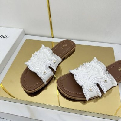 celine 赛琳 2025春夏新品拖鞋鞋面采用原版刺绣工艺大底采用原版定制真皮大底一款时尚百搭值得你点燃整个夏季小红薯各大博主纷纷上脚 质感非凡上脚超级好看