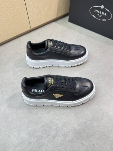 prada 普拉达 -高端品质 原单休闲运动鞋 -鞋面 进口纳帕小牛皮 打孔小牛皮 鞋身车缝品牌金属扣件 鞋舌.后跟 丝印品牌Logo -内里 水染牛皮 -大底