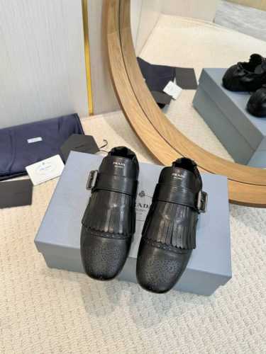 工厂批 Prada 普拉达 25Ss春夏走秀新款流苏复古乐福鞋单鞋 半拖鞋这款鞋履着意呈现经典与复古格调，兼具阳刚气质与柔美风情，形成二元对比，彰显Prada系