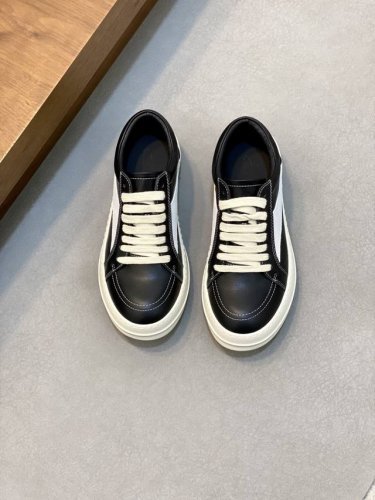 Rick Owens 24秋冬情侣款porterville 走秀款Jumbo系带低帮运动鞋 这款Jumbo系带低帮运动鞋高度低至脚踝 采用植鞣油蜡小牛皮制作 手