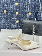 厂价 Jimmy Choo｜吉米周经典一字带钻石链条尖头高跟鞋满满的少女风 既摩登又复古的味道非常的简约大气 不管是半身裙 连衣裙还是牛仔裤 它都能成为点睛之笔