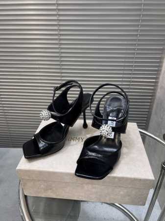 P400 Jimmy Choo｜周仰杰新款鱼嘴水钻球高跟鞋单鞋 Jc家永恒经典之作 简约设计 满满的少女风 既摩登又复古的味道 非常的简连衣裙还是牛仔裤 它都能 - 点击图像关闭