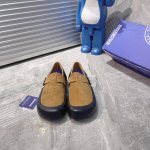 出厂 Birkenstock 博肯全包单鞋 常规版 产品全面升级！软木脚床更舒服，垫脚皮全部机器压贴上去的，细节效果做到更好。扣子全部改成卡钉锁死的，永不脱落。