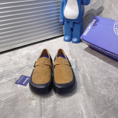 出厂 Birkenstock 博肯全包单鞋 常规版 产品全面升级！软木脚床更舒服，垫脚皮全部机器压贴上去的，细节效果做到更好。扣子全部改成卡钉锁死的，永不脱落。