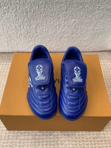 P470Lv25Ss 春夏季新款 情侣同款球鞋 穿上就是时髦精 这款 Footprint Soccer 运动鞋于2025春夏系列时装展中亮相，是Pharrell