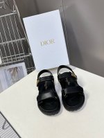dior迪奥春夏最新款魔术贴凉鞋、超多明星网红种草、夏天必备 经典的版型设计上迪奥Logo五金点缀、超好看超百搭、上脚非常柔软鞋面进口电绣牛皮，内里羊皮里、正品