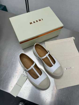 玛丽珍 厚底舒适 玛尼 Marni 玛丽珍单鞋 系列厚底 玛尼 家族元素设计 烫印 Logo凉鞋 白色小牛皮 烫金 工艺 钢印压模而成立体感十足 对标对版 内里 - 点击图像关闭