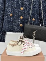厂价p布面 皮面 Miu Miu 缪缪25Ss秀场新品 时尚休闲帆布鞋小白鞋 双鞋带设计独特风格 上脚一如既往的舒服 ！ 小细节完美把控 材质版型细节跟足Yb