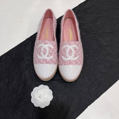 chanel香奈儿新款麻绳底缝亮片渔夫鞋。鞋面采用进布面加亮片，内里垫为丝绸羊皮，超柔软绵羊垫脚，原版注胶橡胶原色麻底。Size：35-40 34、41、42可