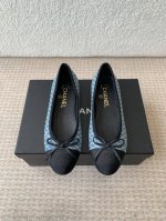 Chanel小香 25Ss 春夏鞋头 电绣点缀 芭蕾舞鞋 宛如女神脖子上的项链 上脚包裹性非常好 上脚跟显瘦 真的是超级精致 复古的玛丽珍太对味了 个人最喜欢好