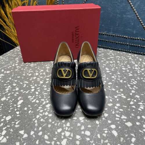 valentino华伦天伦 鞋面：韩腊感牛皮 内里：羊皮 跟高：5.5Cm 大底：真皮大底 码数：35-4 .41.42定制 价格p：