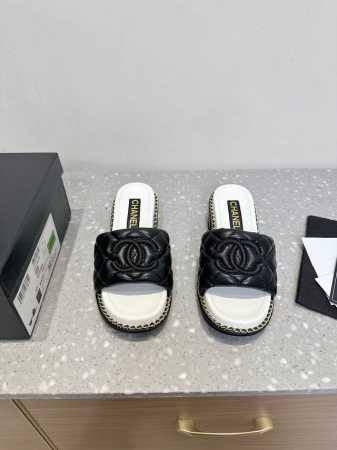 配飞机盒包装 Chanel 小香 25Ss 春夏新品 小粗跟 羊皮链条 懒人拖 小香的一款全新设计 鞋面羊皮材质搭配双C 简约百搭上脚超级美的 怎么看都超美 鞋 - 点击图像关闭