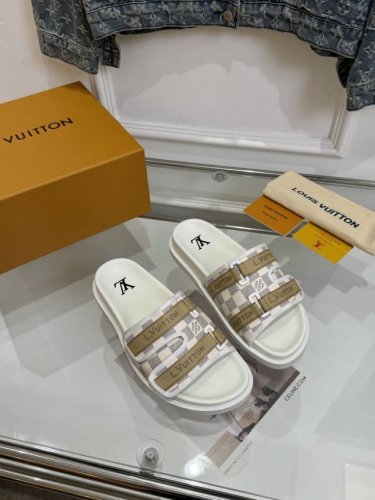 男加10Lv 路易威登 25 2025春夏新品 顶级版本 专柜主打最新款Lv 拖鞋 硬货上新 Bs代购级别！高级感十足！国内外博主刷爆的一款，复古又时髦 上脚美
