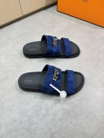 Hermes 爱马仕 -高端品质 原单休闲凉拖鞋 -鞋面：进口高丝光反绒小牛皮、品牌金属扣件 -内里：水染牛皮 -大底：超轻Tpr橡胶 真皮包Tpu水台；组合成