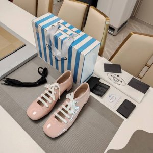 校园风玛丽珍绑带单鞋系列 顶级包装配套最高版本 PRADA 2025s普拉达春夏新品， 顶级版本 实力来袭！校园风时尚普拉达公主糖果风绑带单鞋，少女必备 每色鞋