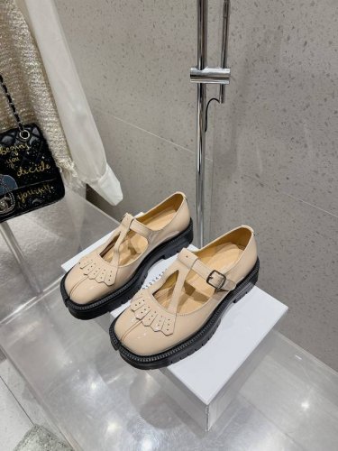 Maisom Margiela mm6马吉拉经典分趾乐福鞋 这双热度超高的单品 必须人手一双入手了 不能错过的单品 炸裂了 独家原版购入开发 不能错过的一款 鞋
