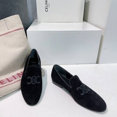 高品质出厂 ！顶级品质Celine赛琳25春夏麂皮电绣凯越门LOGO复古中性乐福鞋单鞋！巨修身脚型！春夏最新爆款 乐福鞋 上新这一季的赛琳真的是开了挂、太有特色