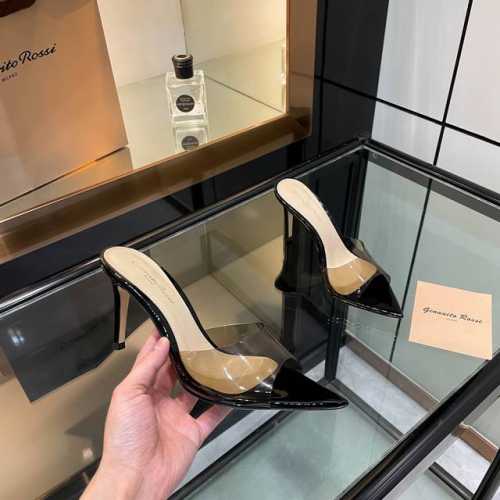 gianvito rossi 2025新款拖鞋原版开发顶级版本代购品质这双尖头高跟漆皮树叶装饰女凉鞋，宛如夏日里的一首优美诗篇。尖头设计优雅迷人，凸显脚部线条的