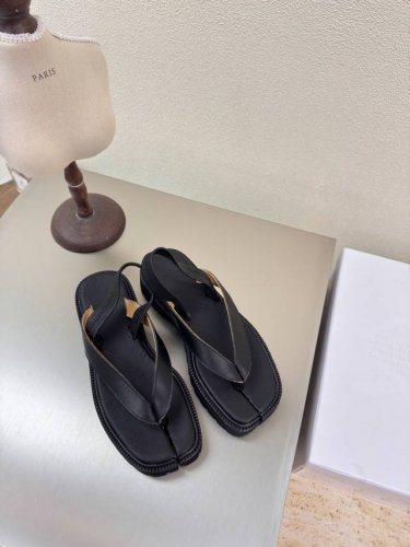 厚底 人字拖 分趾凉鞋 Mm6 Maison Margiela 黑色 小牛皮 大热时尚风格 黑色 Mm6 Maison Margiela的实验性从功能主义的解构
